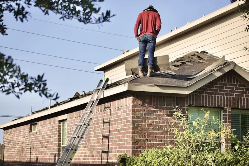 Professional roofer working on a residential roof in Elbe